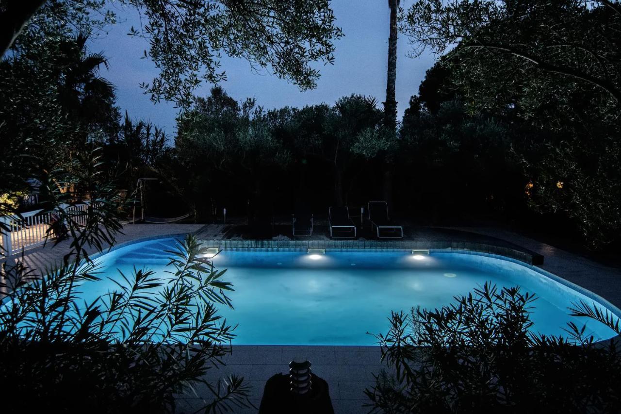 Beach Boy & Pool Girl Apartments ヴィル エクステリア 写真