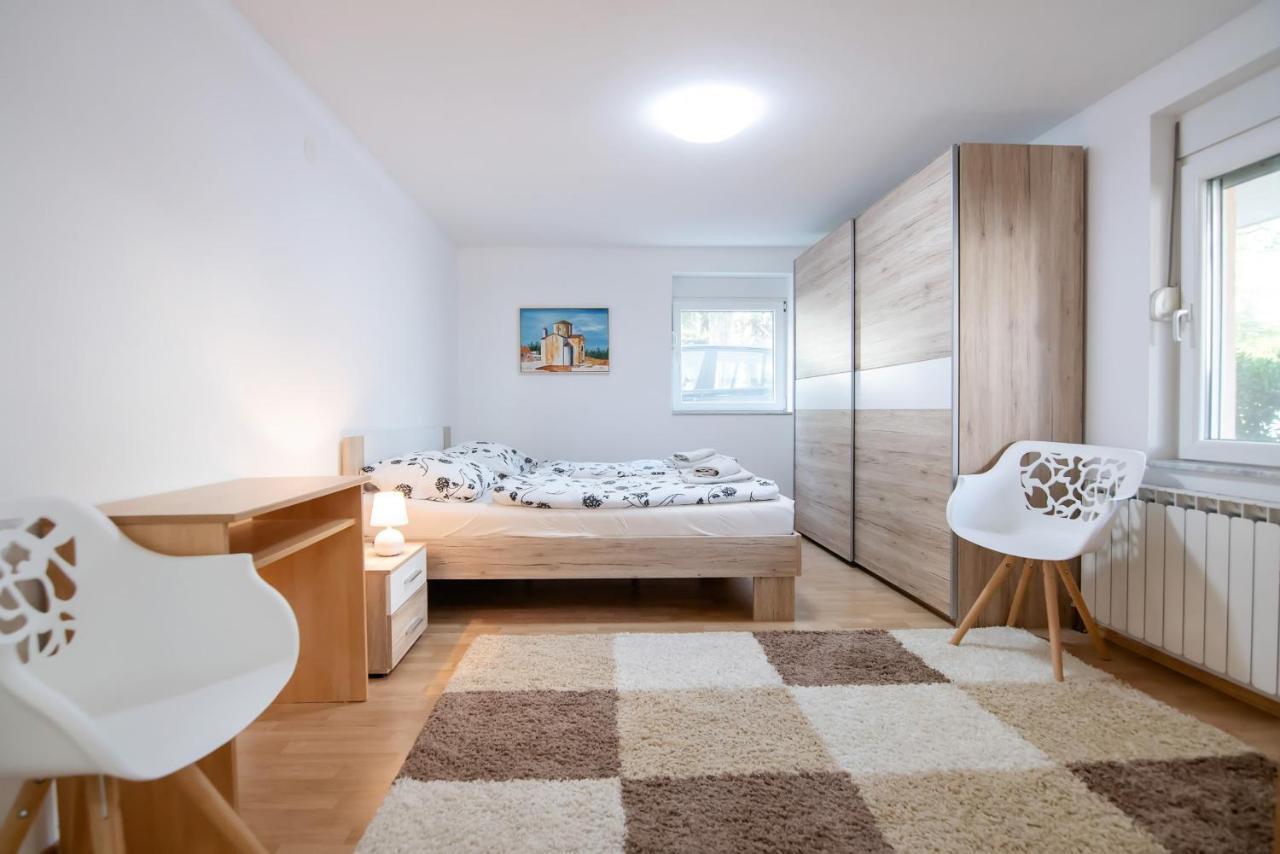 Beach Boy & Pool Girl Apartments ヴィル 部屋 写真